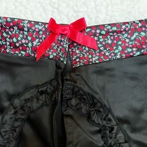 Victoria Secret Garter Belt Black Red with delicate flowers and bows med/large